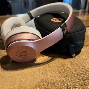 ROSE GOLD BEATS SOLO 3 BLUETOOTH WIRELESS